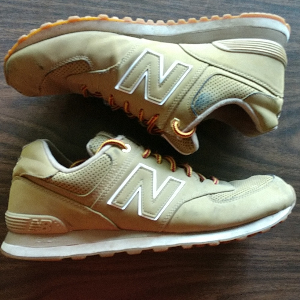 New Balance Sneakers - Tan